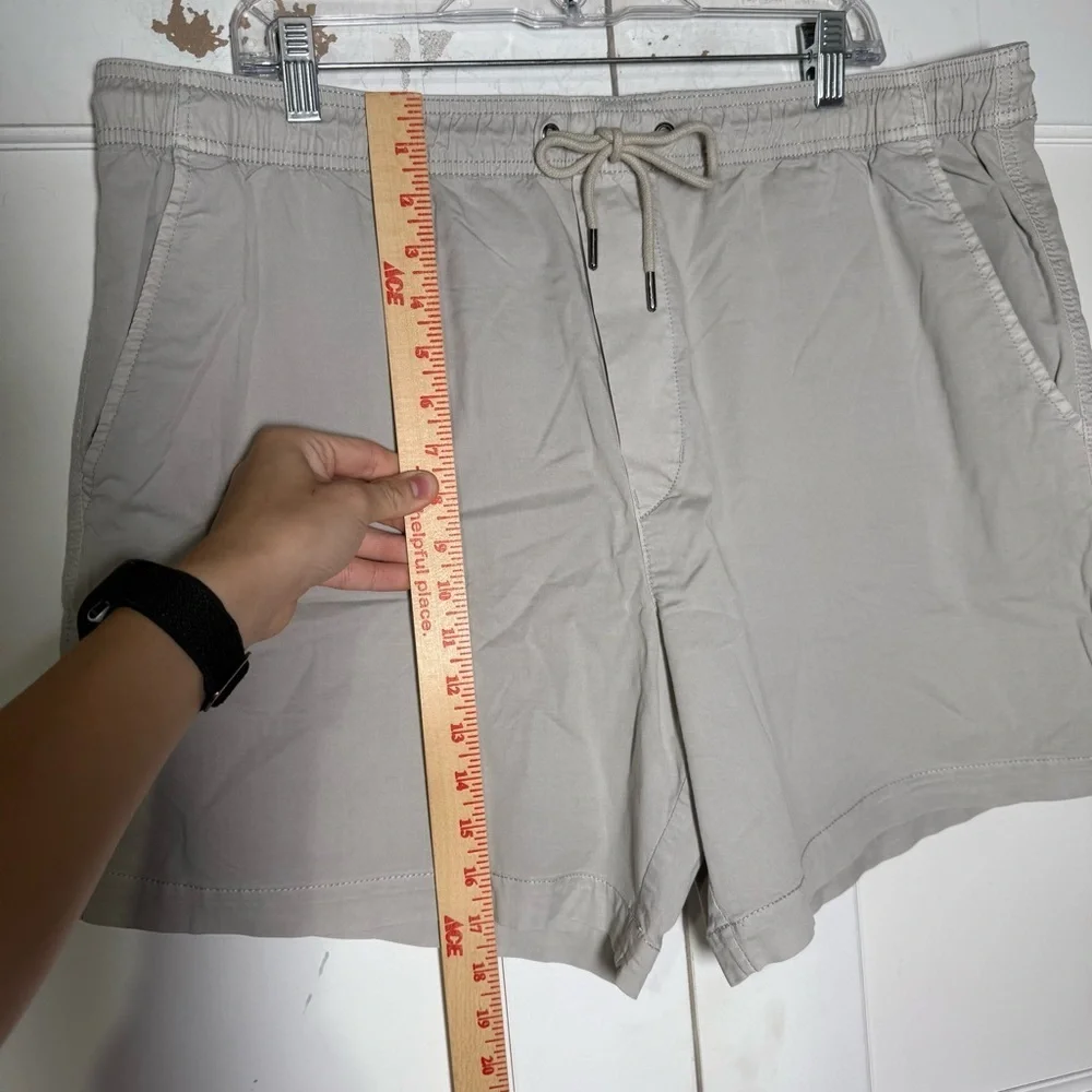 American Eagle 5.5” Lived-In Trekker Short White FLEX Size XL NWT Cargo